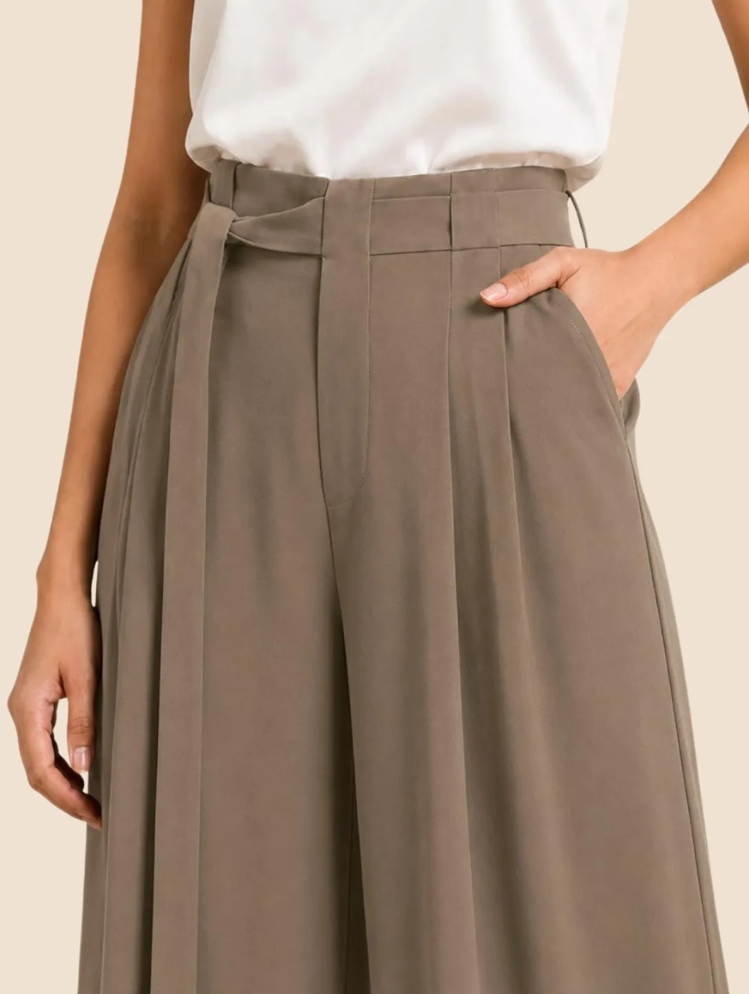 Tie detail of the Milano tie up trousers